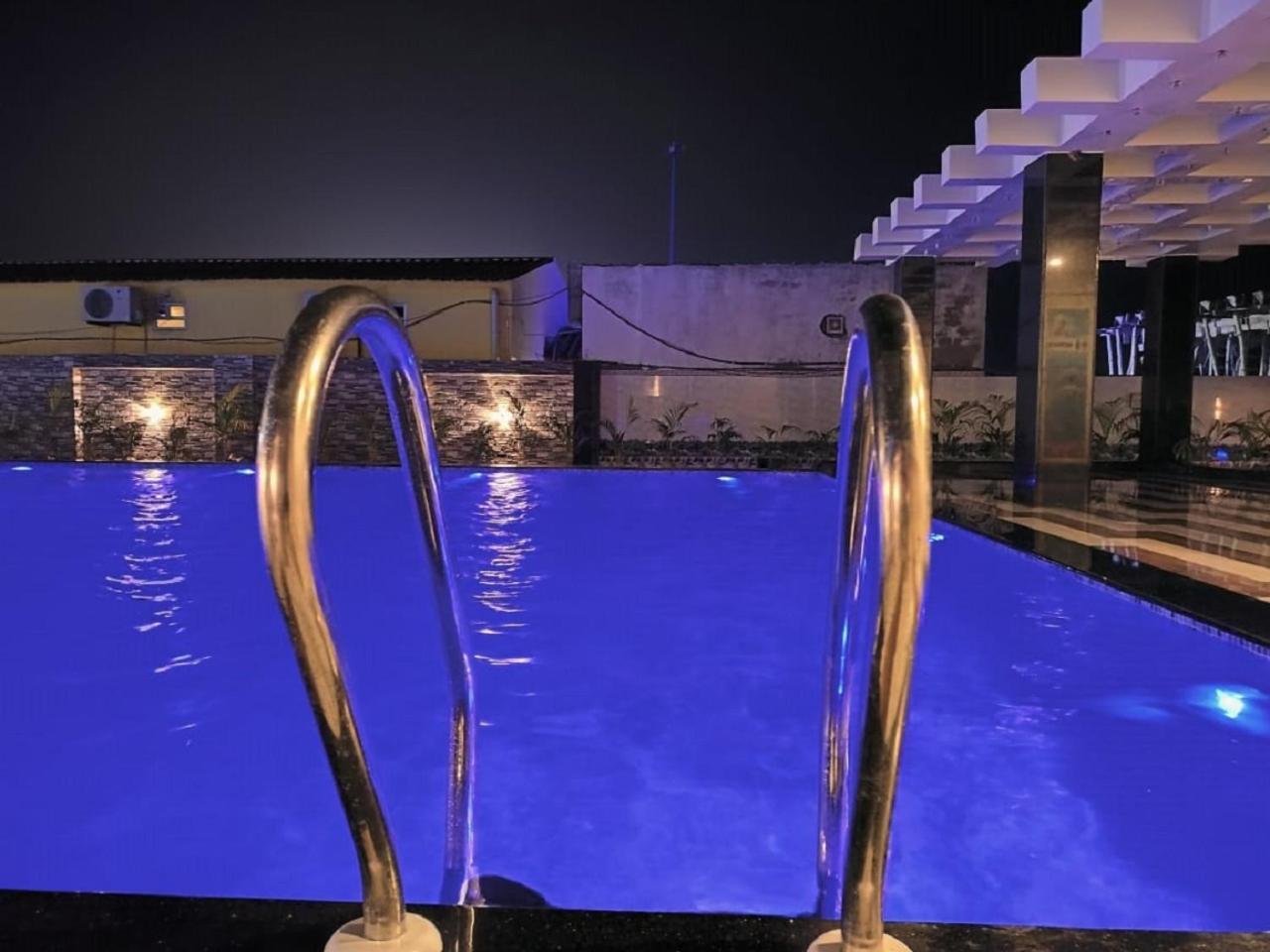 Hotel Hindusthan Inn Мандармани Экстерьер фото